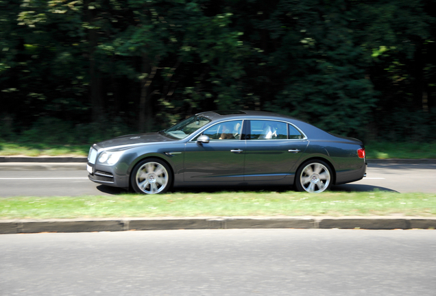 Bentley Flying Spur V8