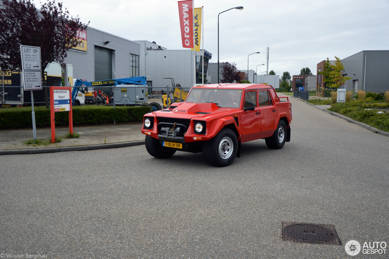 Lamborghini LM002