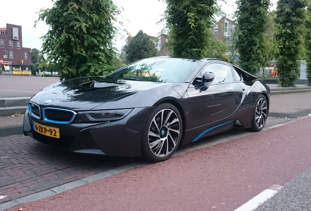 BMW i8