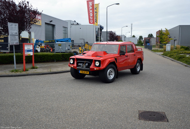 Lamborghini LM002