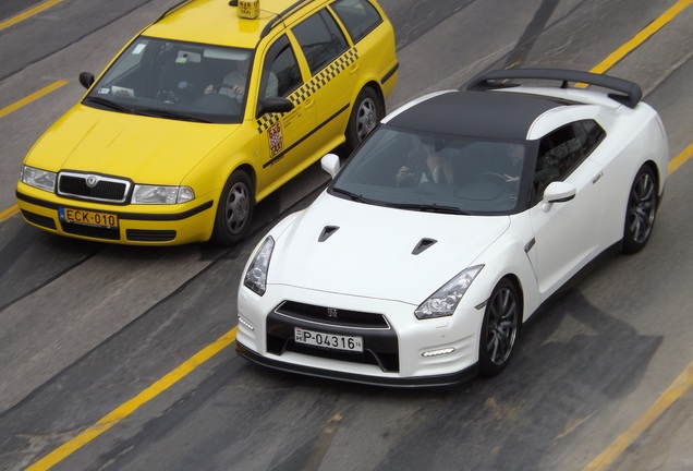 Nissan GT-R 2012