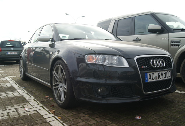 Audi RS4 Sedan