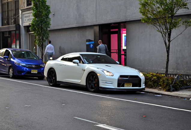 Nissan GT-R 2015