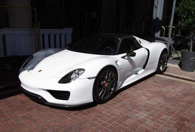 Porsche 918 Spyder Weissach Package