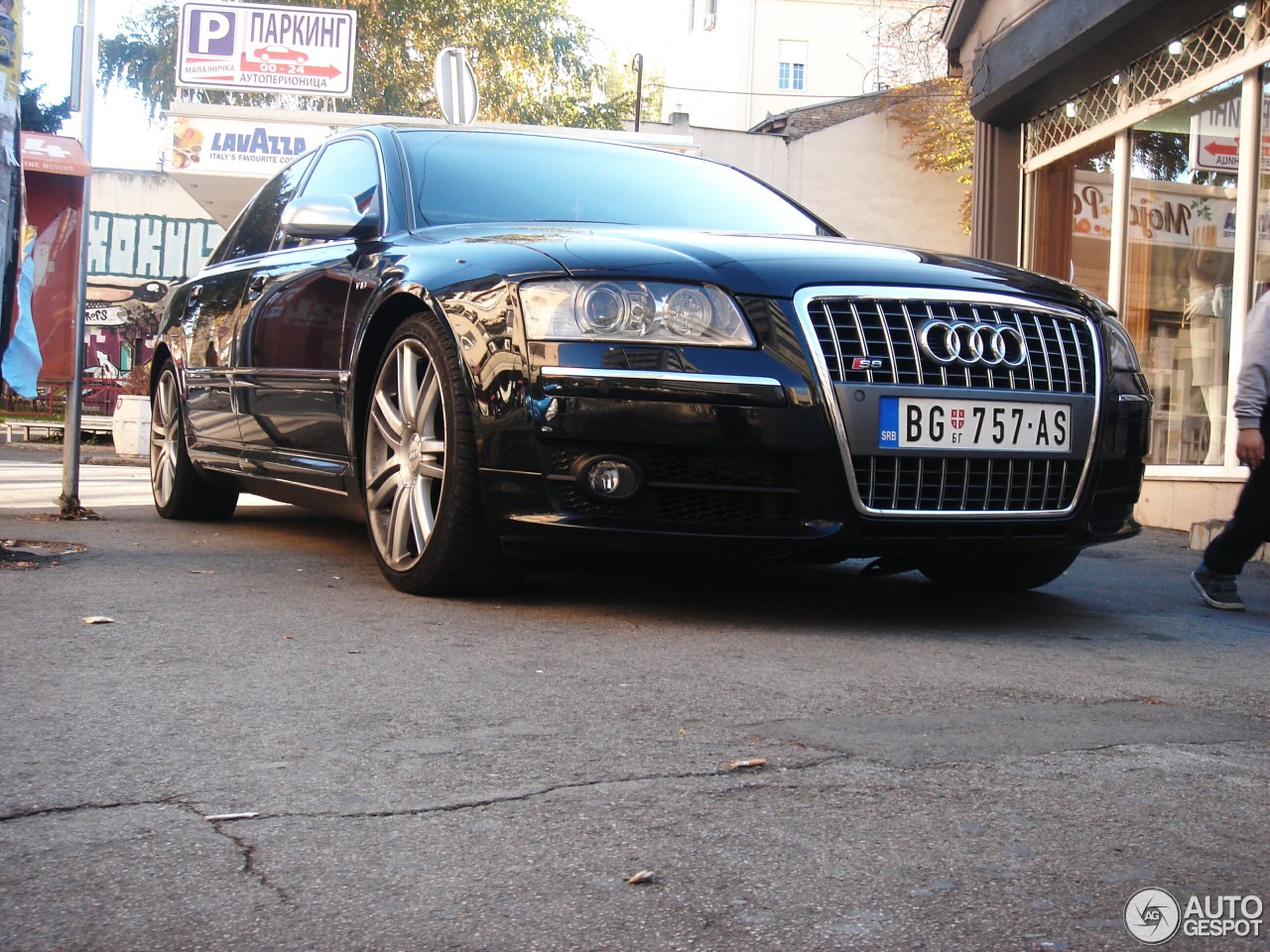 Audi S8 D3