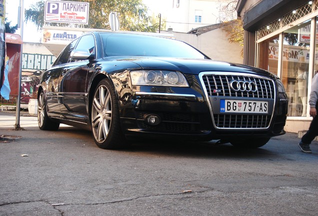 Audi S8 D3