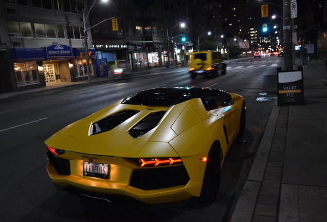 Lamborghini Aventador LP700-4 Roadster