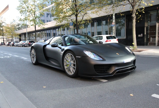 Porsche 918 Spyder Weissach Package