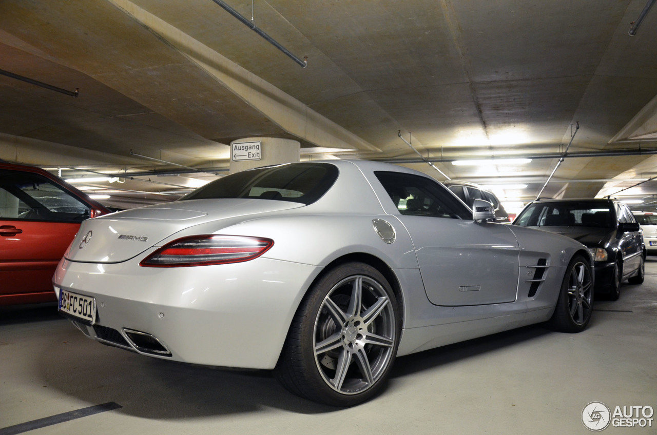 Mercedes-Benz SLS AMG