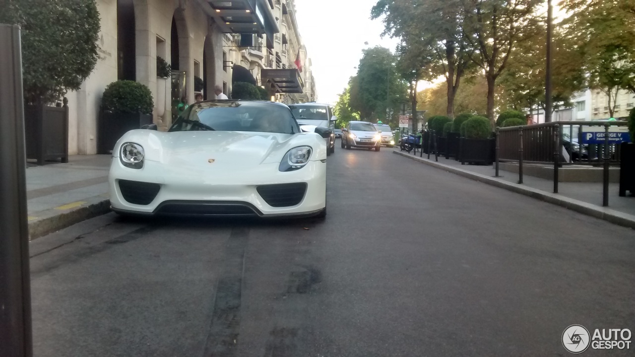 Porsche 918 Spyder Weissach Package