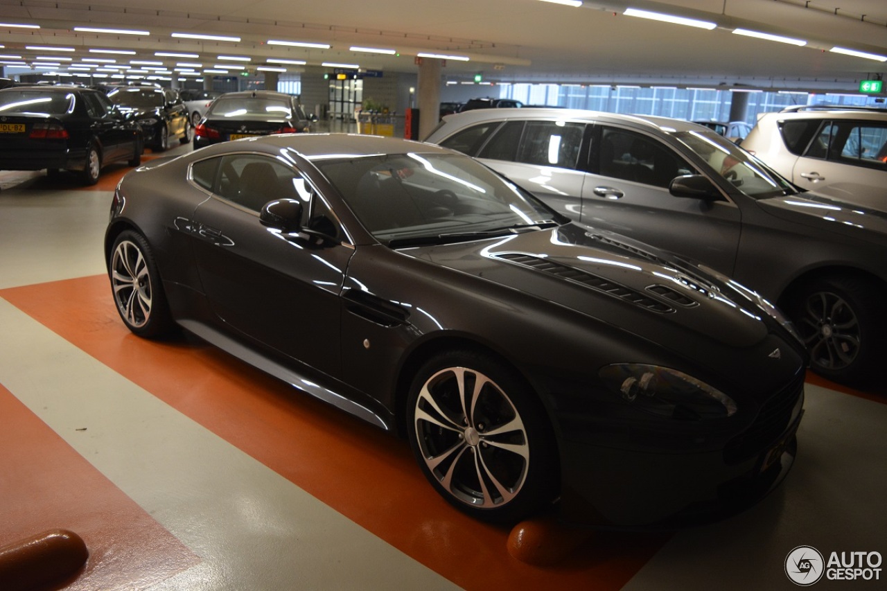 Aston Martin V12 Vantage