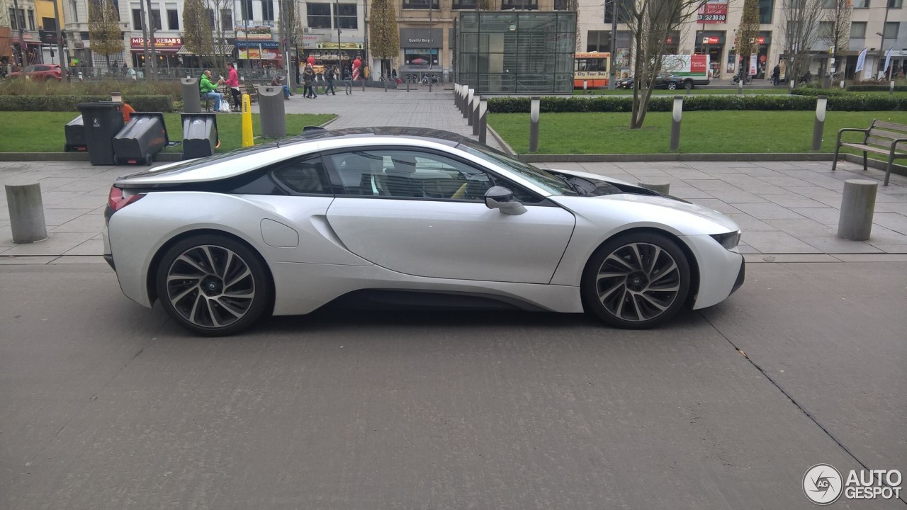 BMW i8