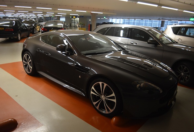 Aston Martin V12 Vantage