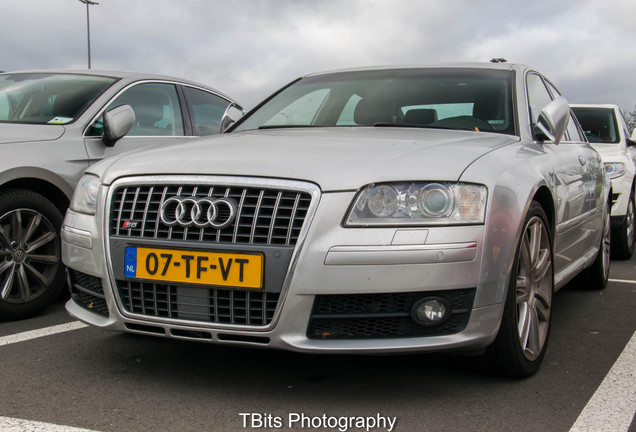 Audi S8 D3