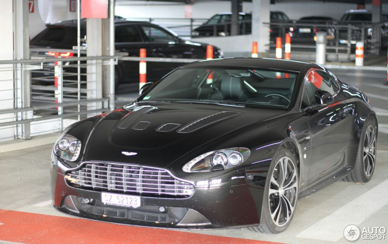 Aston Martin V12 Vantage