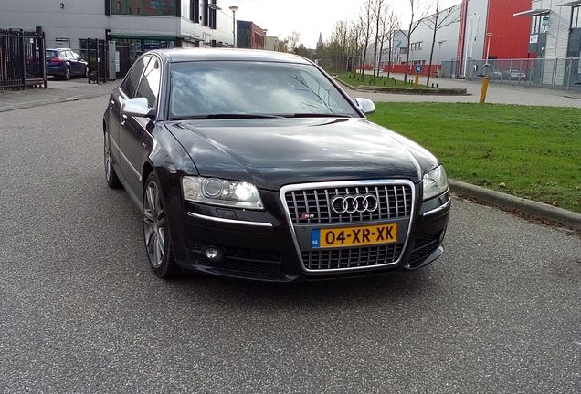 Audi S8 D3