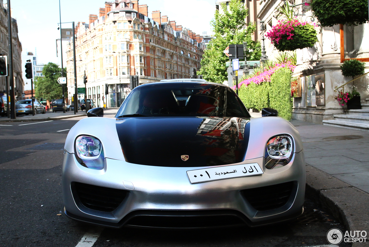 Porsche 918 Spyder Weissach Package