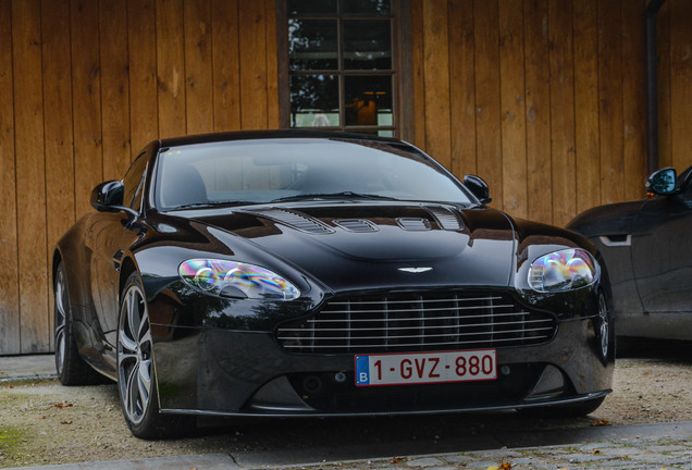 Aston Martin V12 Vantage Carbon Black Edition