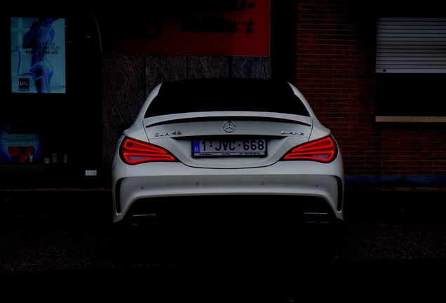 Mercedes-Benz CLA 45 AMG C117