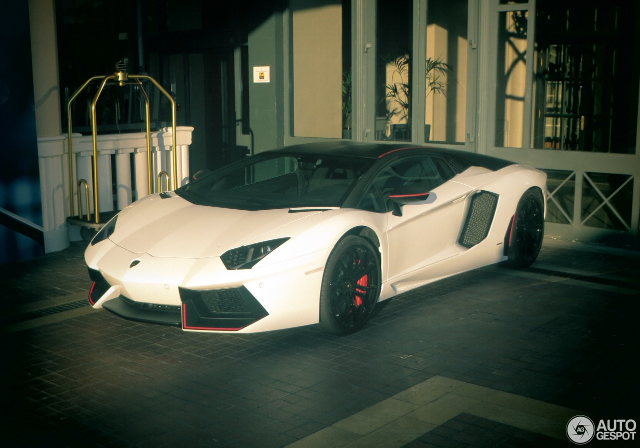 Lamborghini Aventador LP700-4 Pirelli Edition