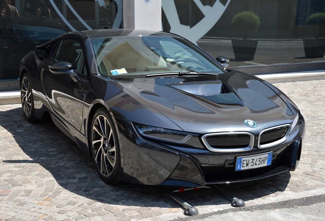 BMW i8