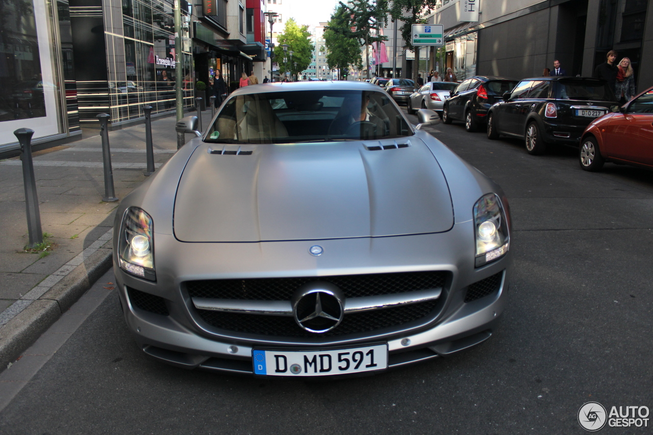 Mercedes-Benz SLS AMG