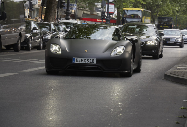 Porsche 918 Spyder Weissach Package