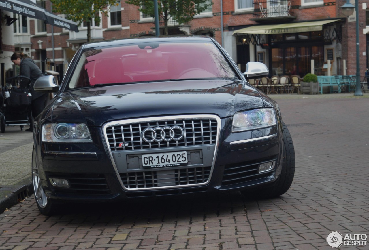 Audi S8 D3