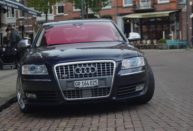 Audi S8 D3