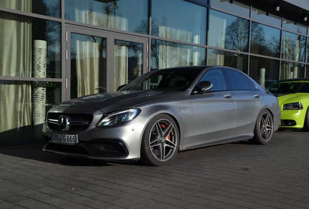 Mercedes-AMG C 63 S W205