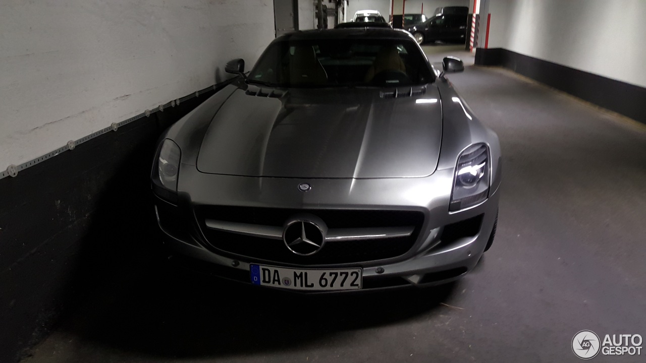 Mercedes-Benz SLS AMG