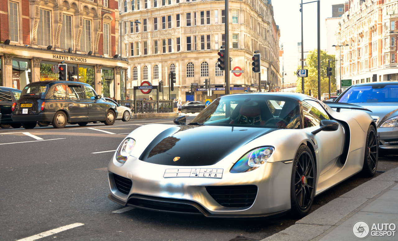 Porsche 918 Spyder Weissach Package