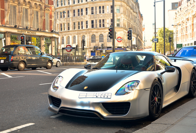 Porsche 918 Spyder Weissach Package