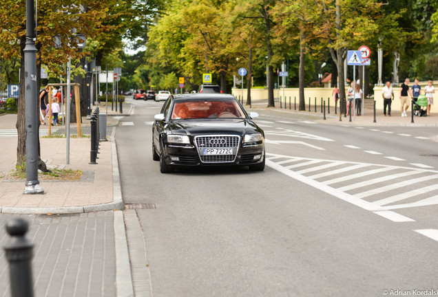 Audi S8 D3