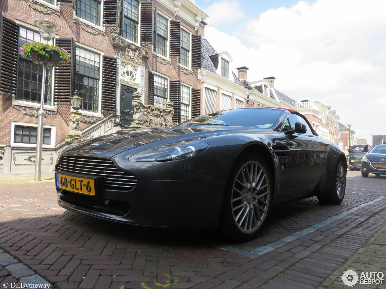 Aston Martin V8 Vantage Roadster