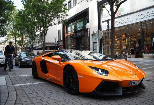 Lamborghini Aventador LP700-4 Roadster