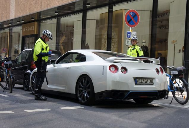 Nissan GT-R 2011