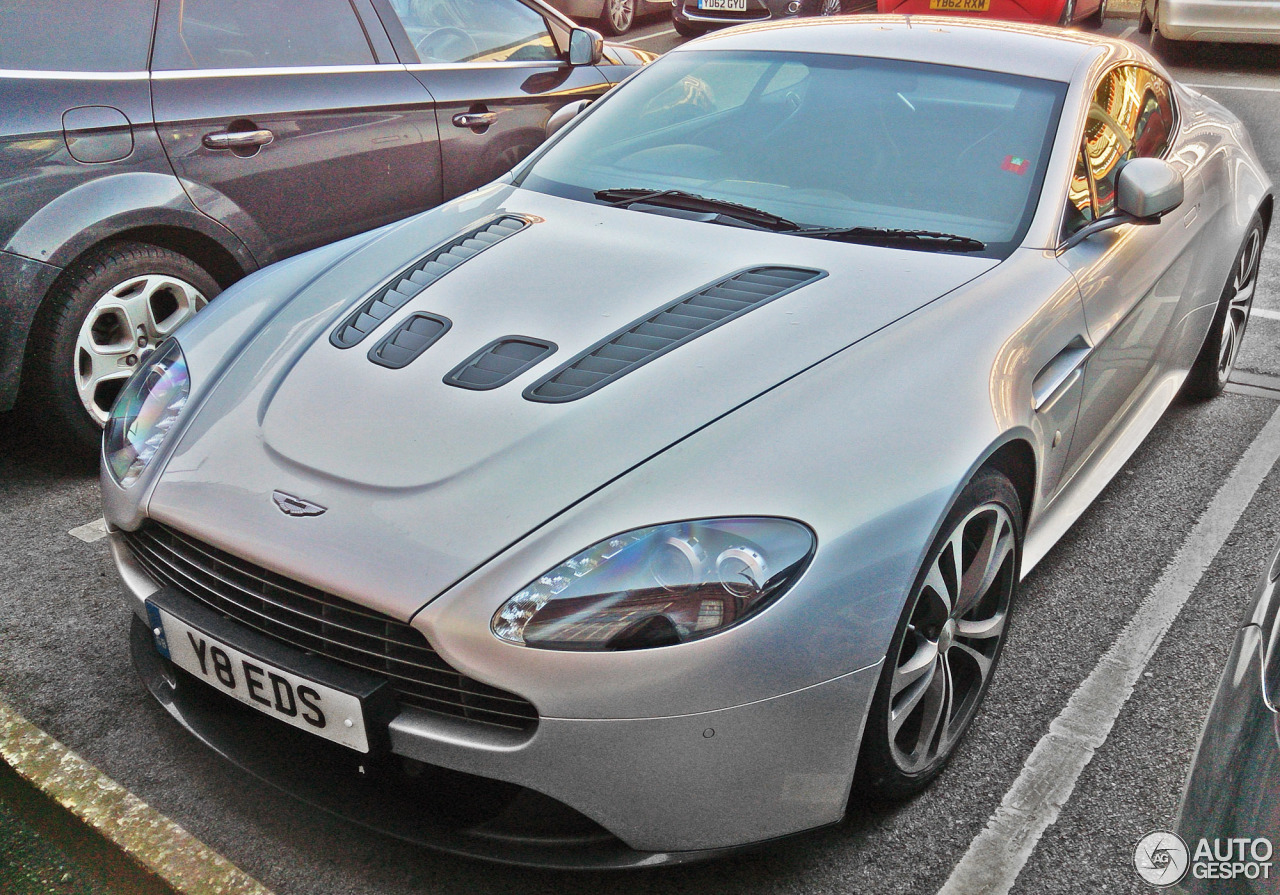 Aston Martin V12 Vantage