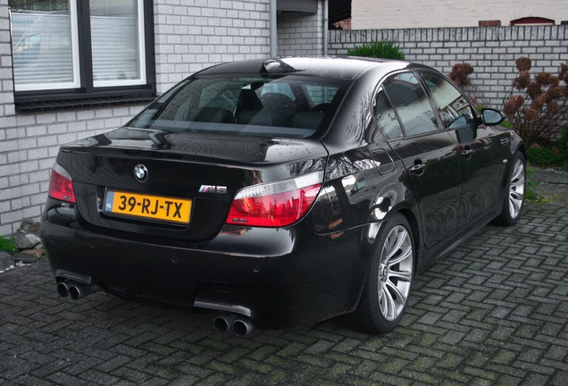 BMW M5 E60 2005