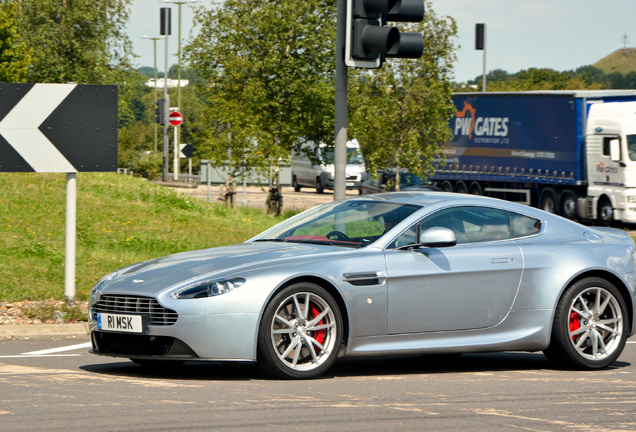 Aston Martin V8 Vantage 2012