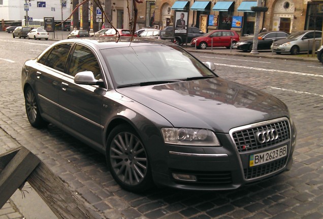 Audi S8 D3