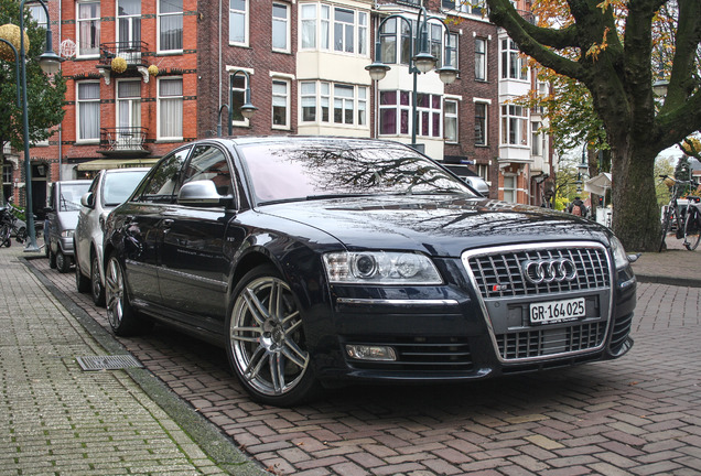 Audi S8 D3