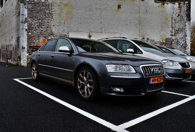 Audi S8 D3