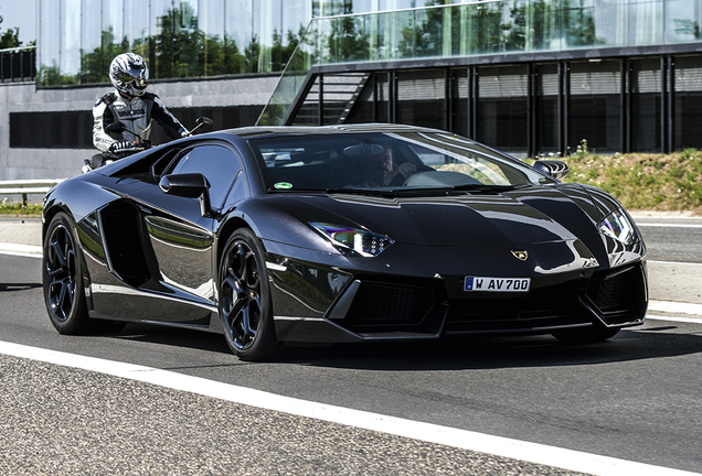 Lamborghini Aventador LP700-4