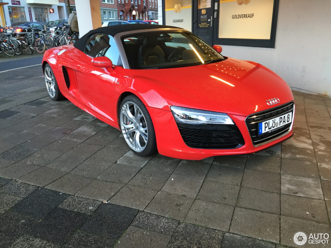 Audi R8 V10 Spyder 2013