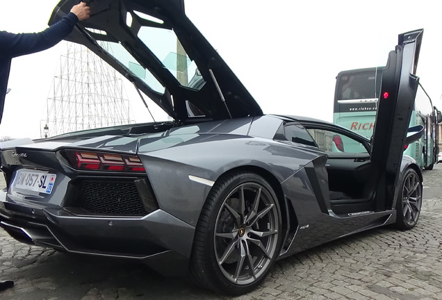 Lamborghini Aventador LP700-4 Roadster