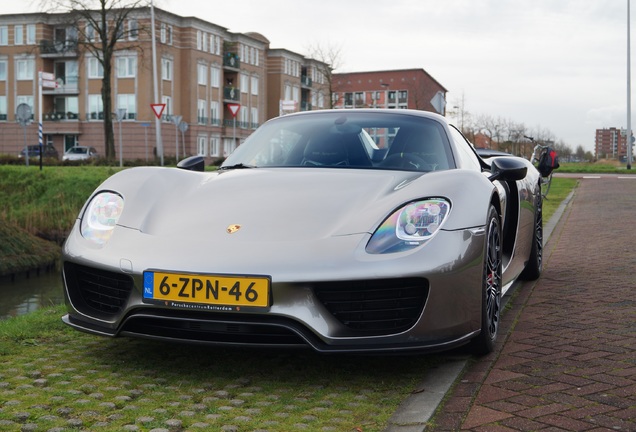 Porsche 918 Spyder Weissach Package