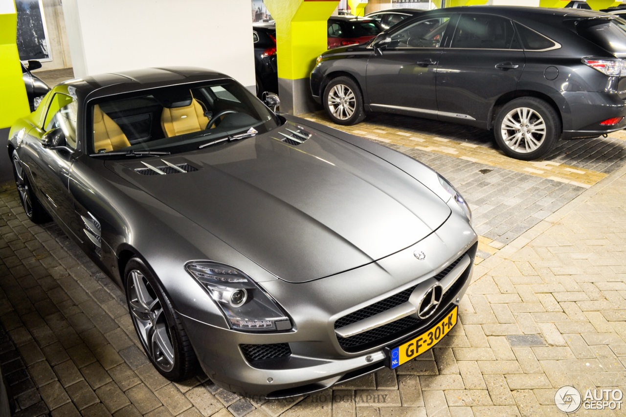 Mercedes-Benz SLS AMG