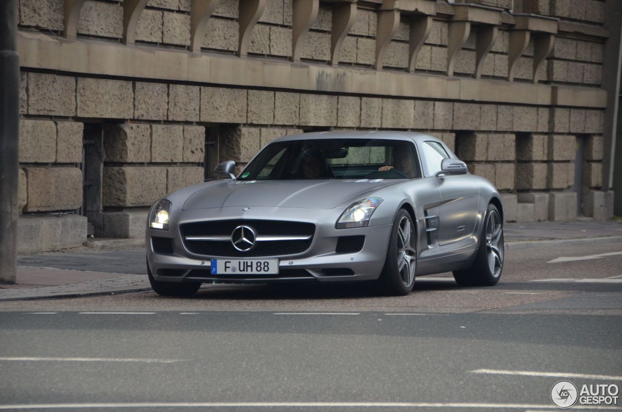 Mercedes-Benz SLS AMG