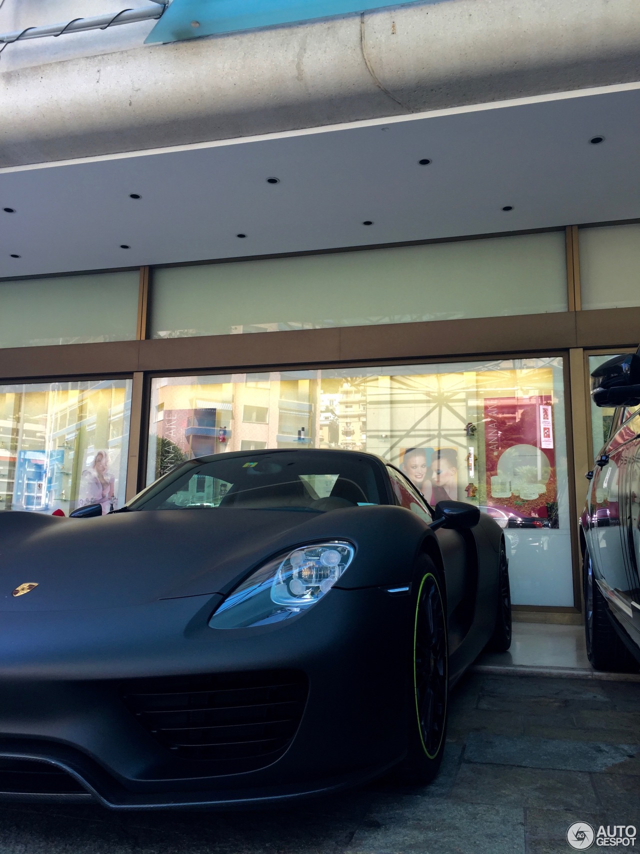 Porsche 918 Spyder Weissach Package